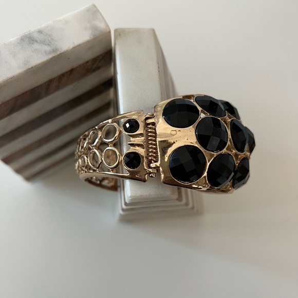 Amrita Singh statement bangle bracelet black w/. gold metal spring clasp Indian - Picture 4 of 10